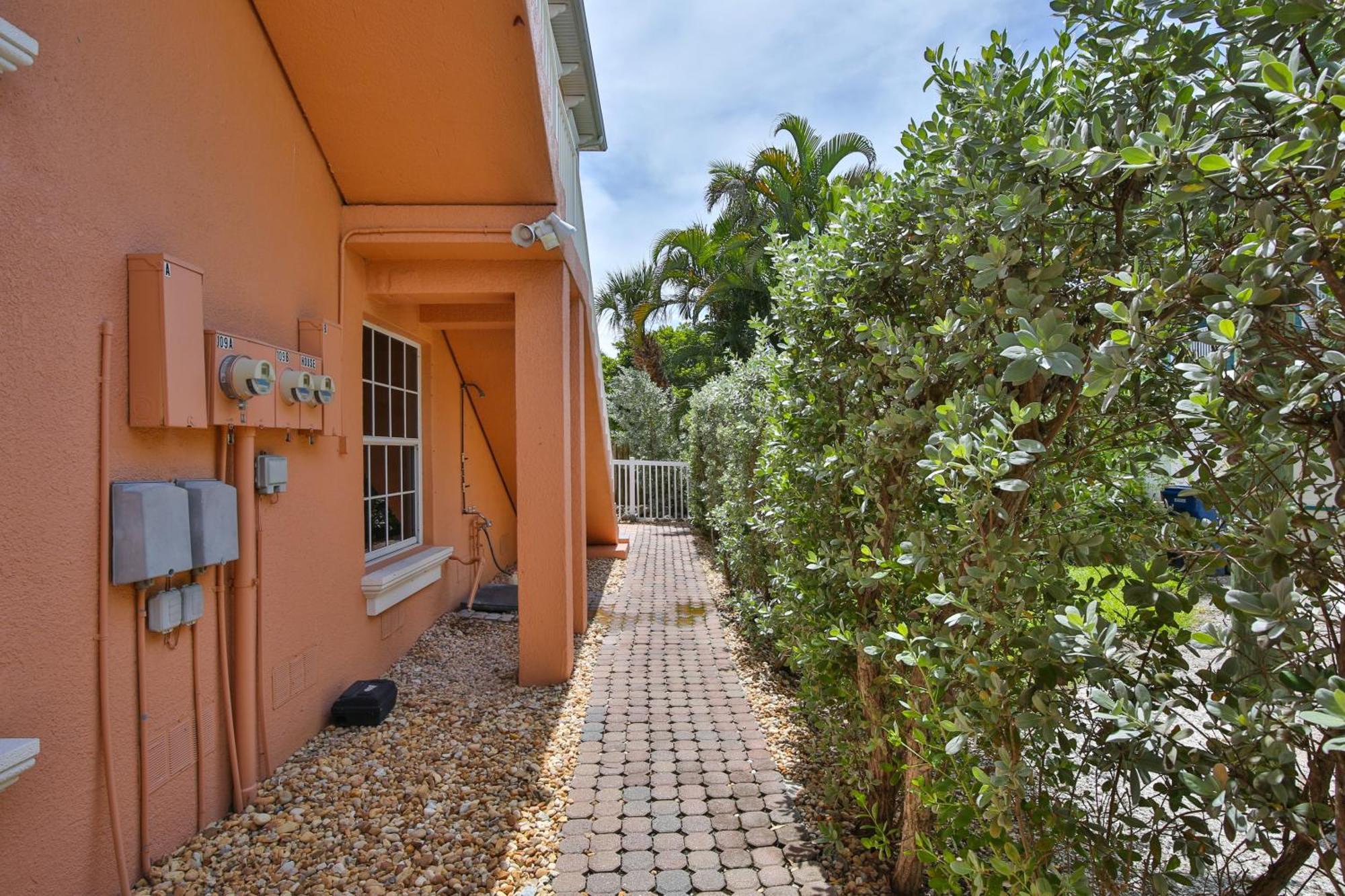 Hibiscus Hideaway B - Top Floor Unit Bradenton Beach Exteriör bild